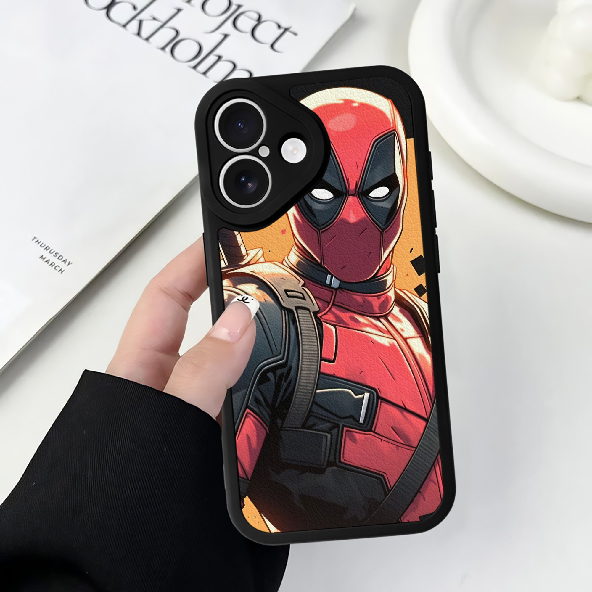 （画像用） Deadpool デッドプール 【iPhone 16シリーズ対応】シリコンスマホケース（レザー調） 材質：シリコン